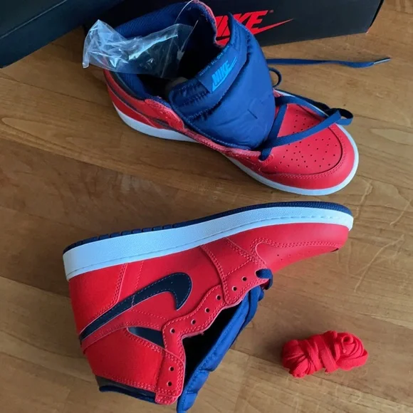 Sneakers - Picture 12 of 12